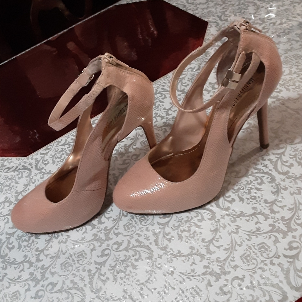 JENNIFER LOPEZ BLUSH HEELS - Picture 3 of 14